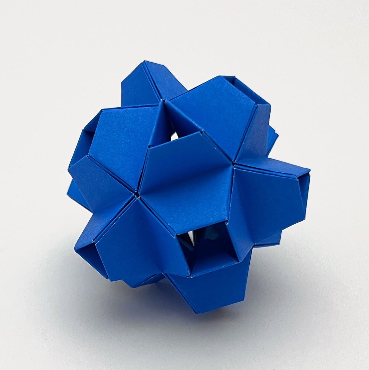 Model: Little Turtle (24 units) designed by Tomoko Fuse folded and photographed by Stephanie Gruschka