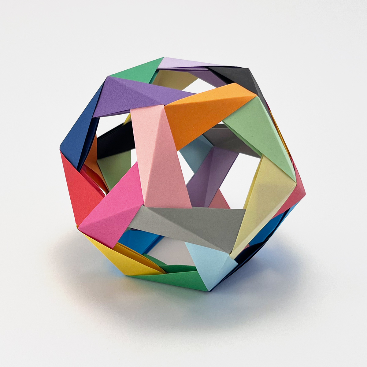 Model: Dodecahedron Penultimate Unit (30 units) designed by Robert Neale folded and photographed by Stephanie Gruschka