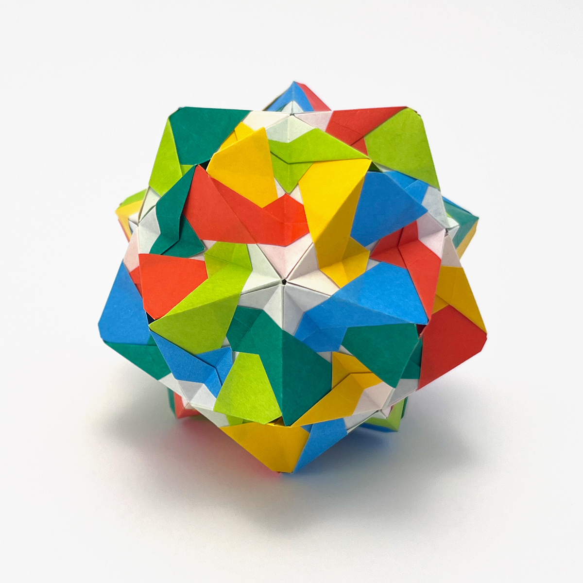Model: Orca (30 units) designed by PrwOrigami folded and photographed by Stephanie Gruschka