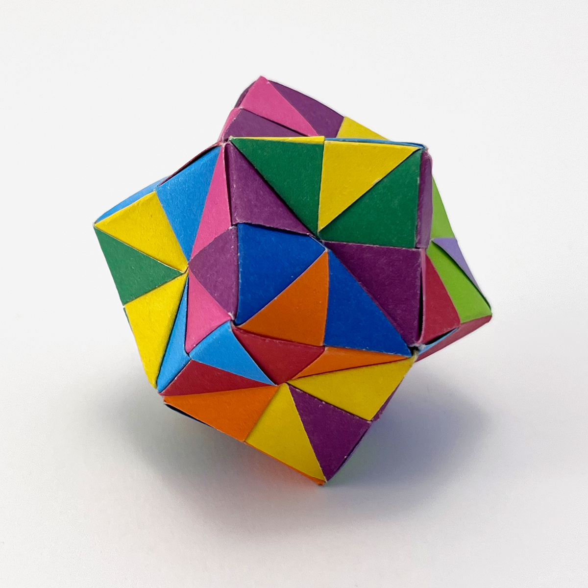 Model: Pinwheel 12-unit assembly designed by Kunihiko Kasahara folded and photographed by Stephanie Gruschka