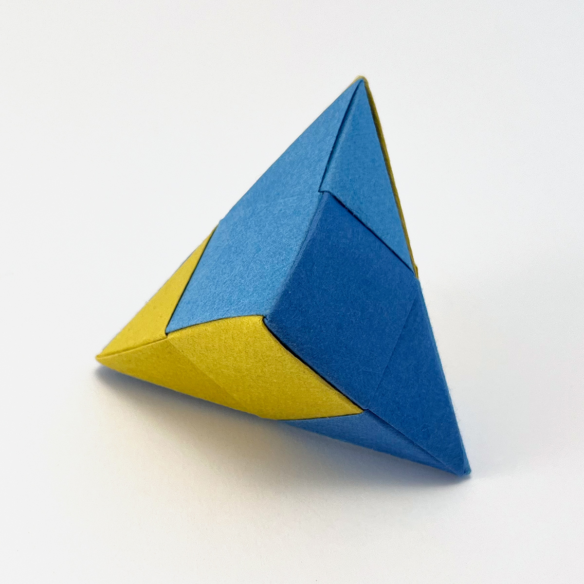 Model: Bird Tetrahedron (3-unit assembly) designed by Kunihiko Kasahara folded and photographed by Stephanie Gruschka
