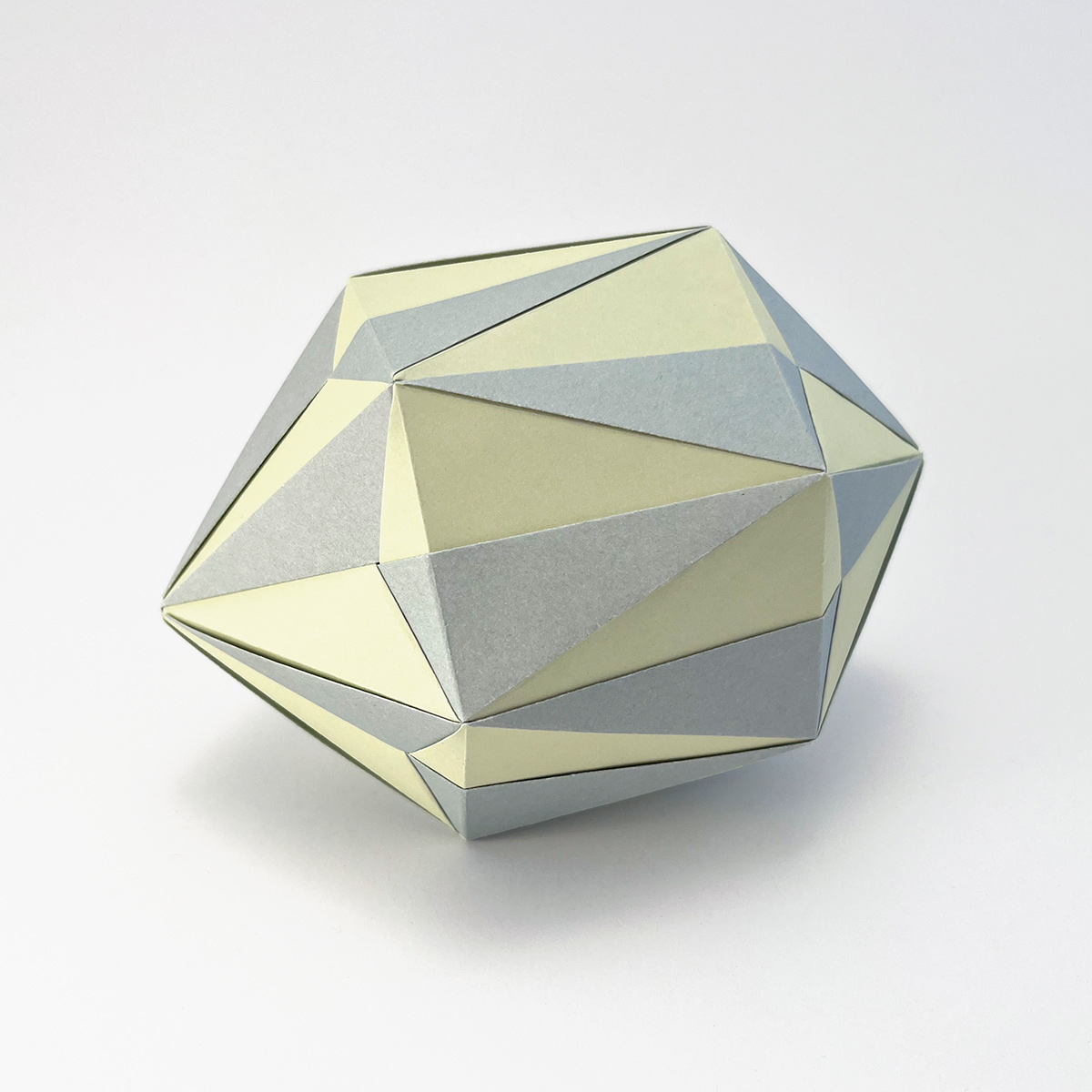 Model: Silver Star unit Football (12 units) designed by Tomoko Fuse folded and photographed by Stephanie Gruschka
