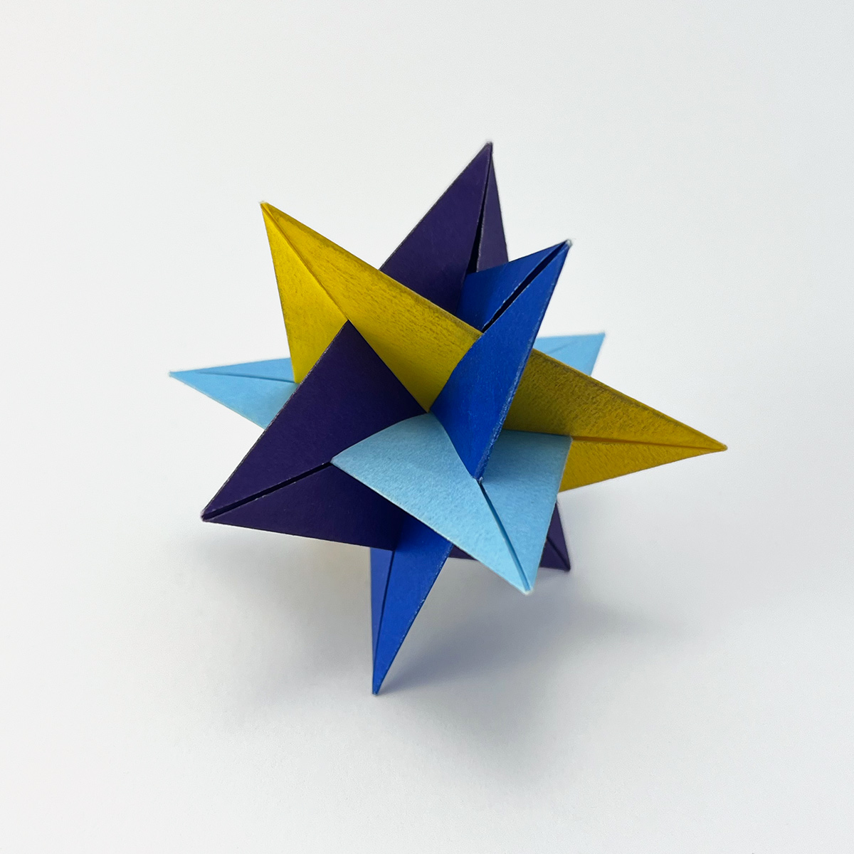 Model: WXYZ designed by Tung Ken Lam folded and photographed by Stephanie Gruschka