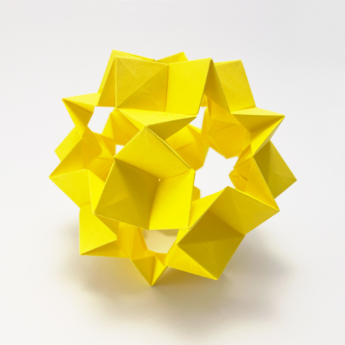 Model: Cookiecutter (30 units) designed by Victoria Babinsky folded and photographed by Stephanie Gruschka