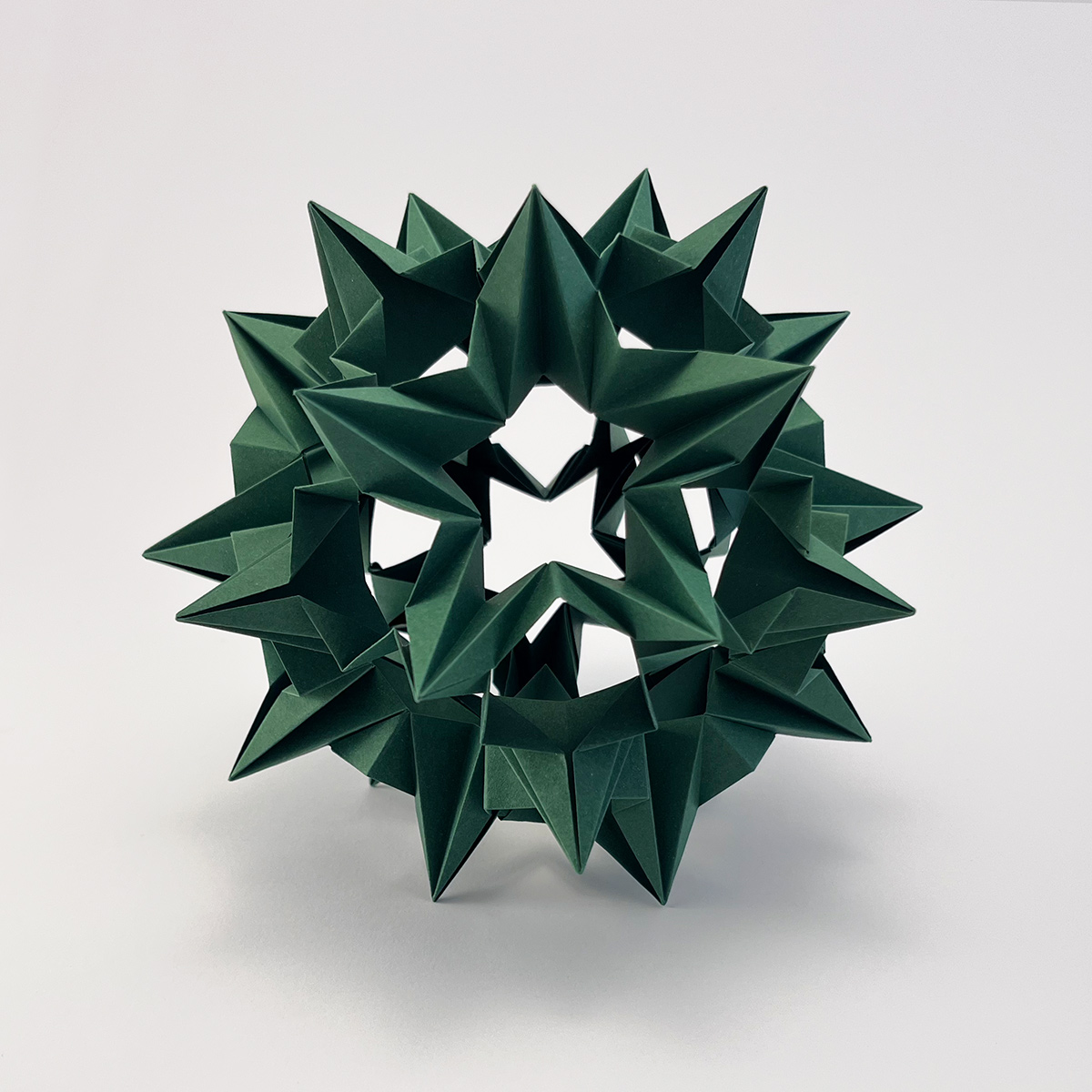 Model: Thistle (30 units) designed by Joseph Hwang folded and photographed by Stephanie Gruschka