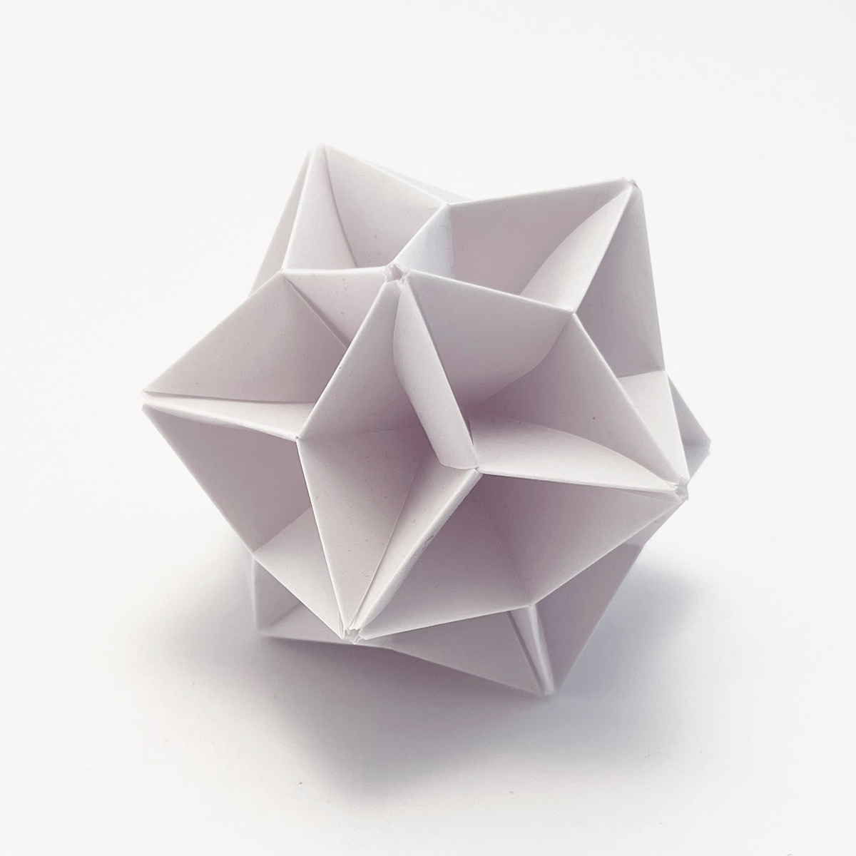 Model: Silvana’s Star Ball designed by Silvana Betti Mamino folded and photographed by Stephanie Gruschka
