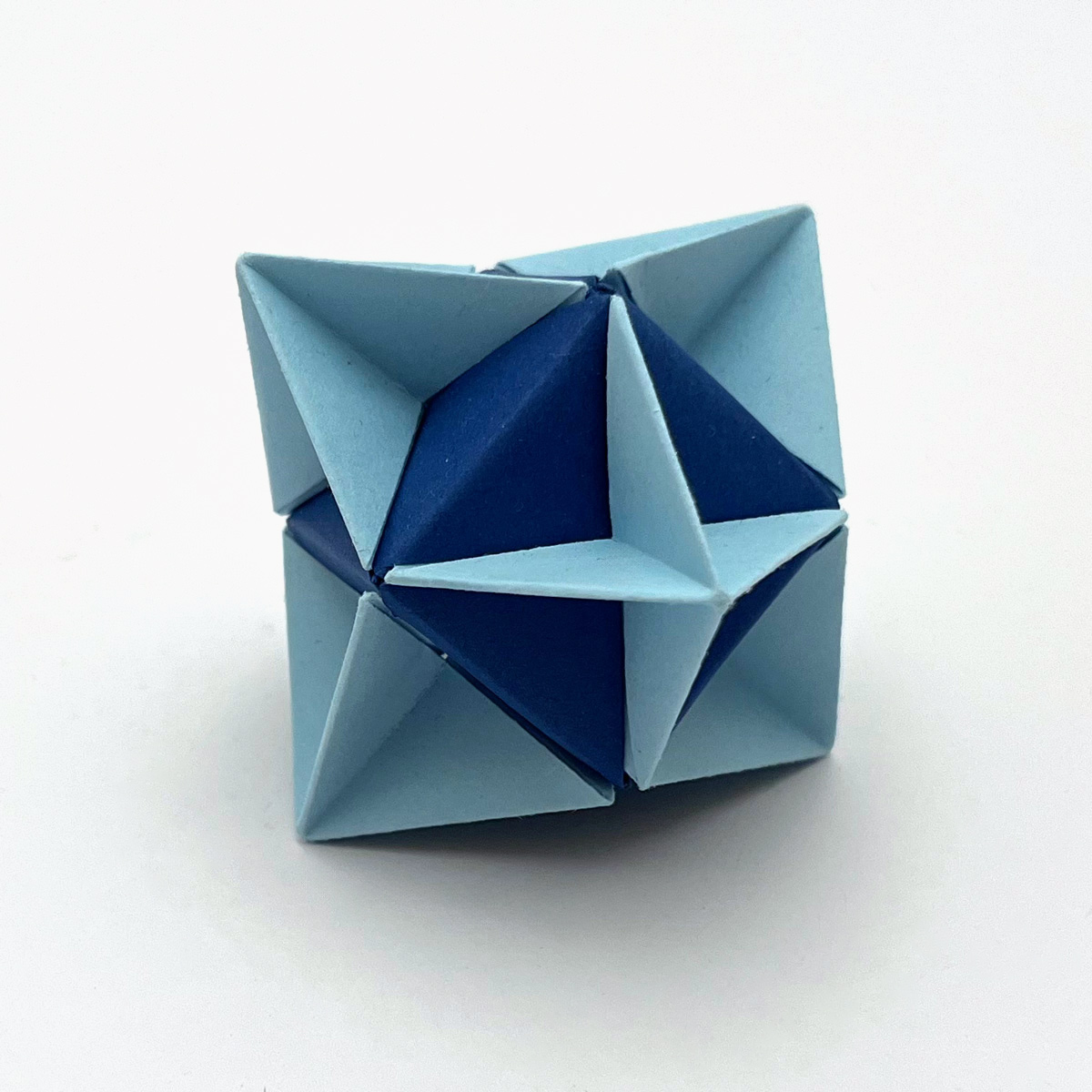 Model: Cube with pyramid added designed by Tomoko Fuse folded and photographed by Stephanie Gruschka